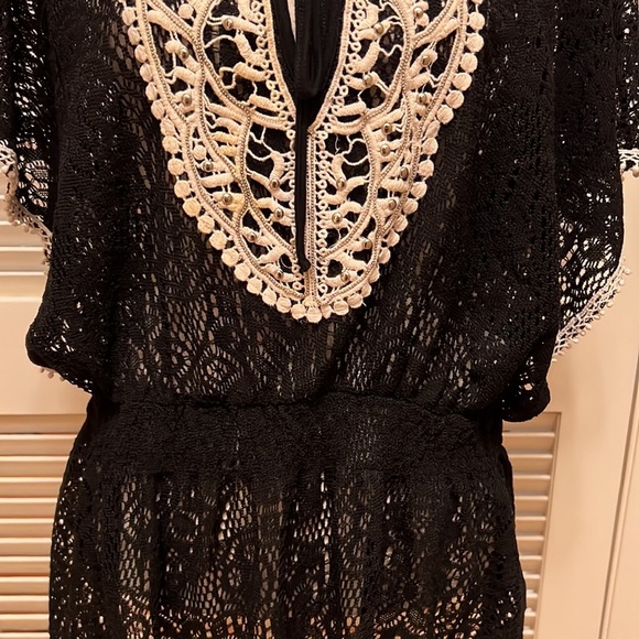 199. Charming Charlie Rain Crocheted Top in Black with White, Size Medium - Picture 6 of 16